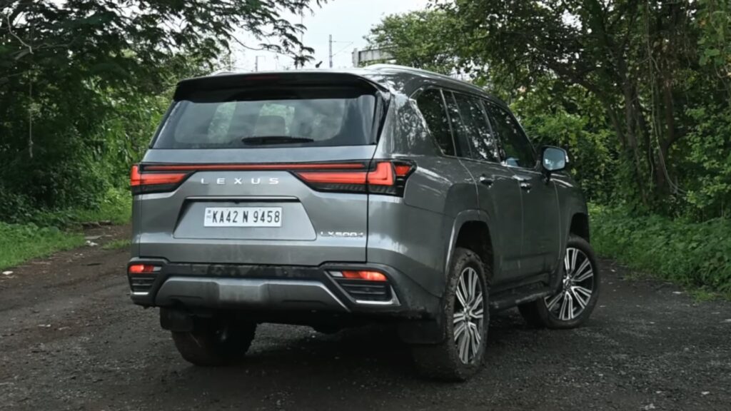 Lexus LX 500d back view