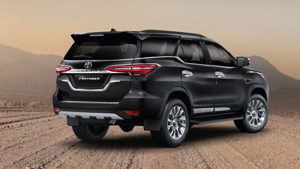 Toyota Fortuner black